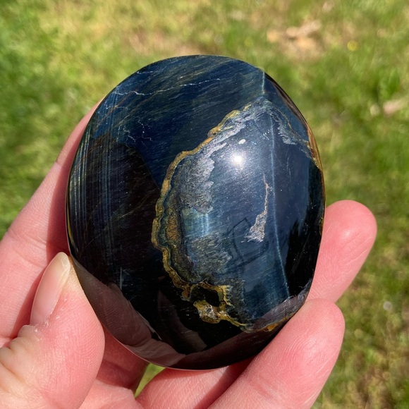 Large Blue tigers eye palm stone - Picture 2 of 6